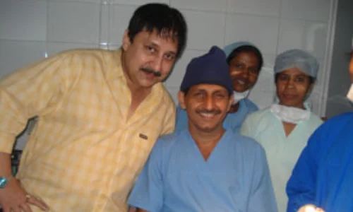 Arjun Chakrabarty with Hair transplant surgeon Manoj Khanna Arjun Chakrabarty with Hair transplant surgeon Manoj Khanna