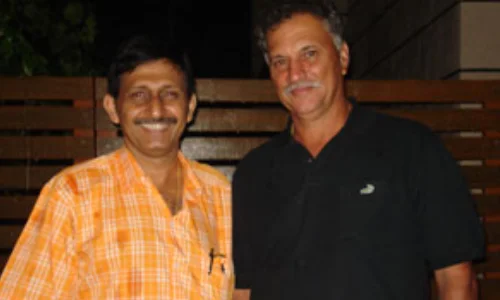 Roger Binny with Hair transplant surgeon Manoj Khanna Roger Binny with Hair transplant surgeon Manoj Khanna