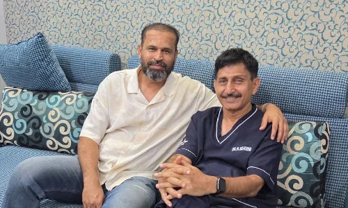Dr Manoj Khanna with Yusuf Pathan Dr Manoj Khanna with Yusuf Pathan