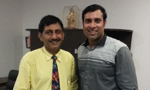 Dr Manoj Khanna with VVS Laxman Dr Manoj Khanna with VVS Laxman