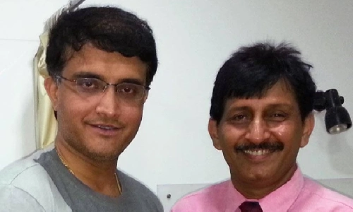 Dr. Manoj Khanna with Sourav Ganguly Dr. Manoj Khanna with Sourav Ganguly