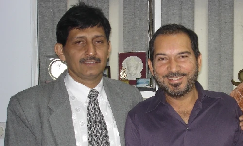 Dr. Manoj Khanna with Cricketer Arun Lal Dr. Manoj Khanna with Cricketer Arun Lal